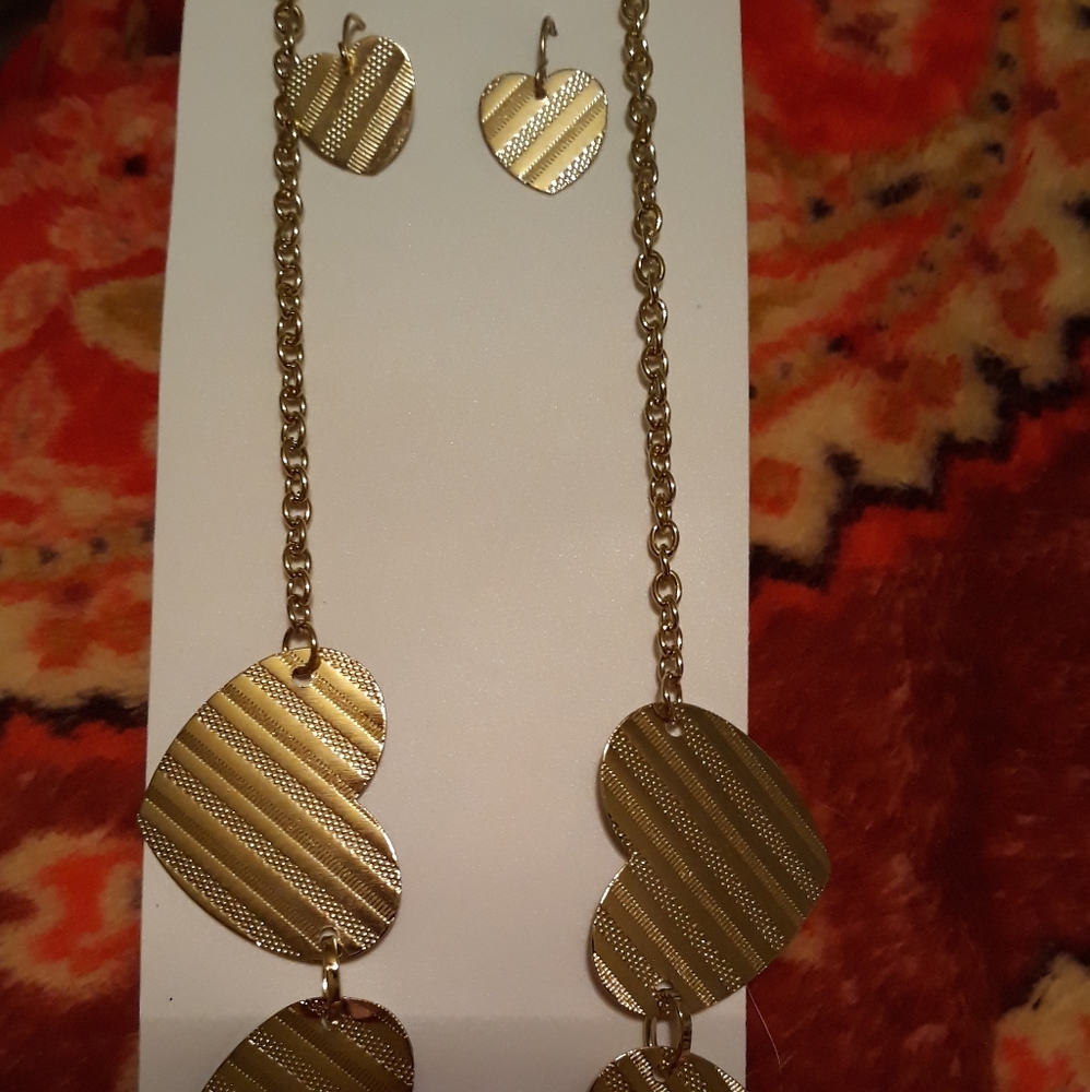 NWT MINIMALIST Gold Heart Necklace & Earrings set NEW